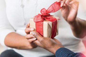 Top 3 Best Romantic & Cheap Gift Ideas in 2019